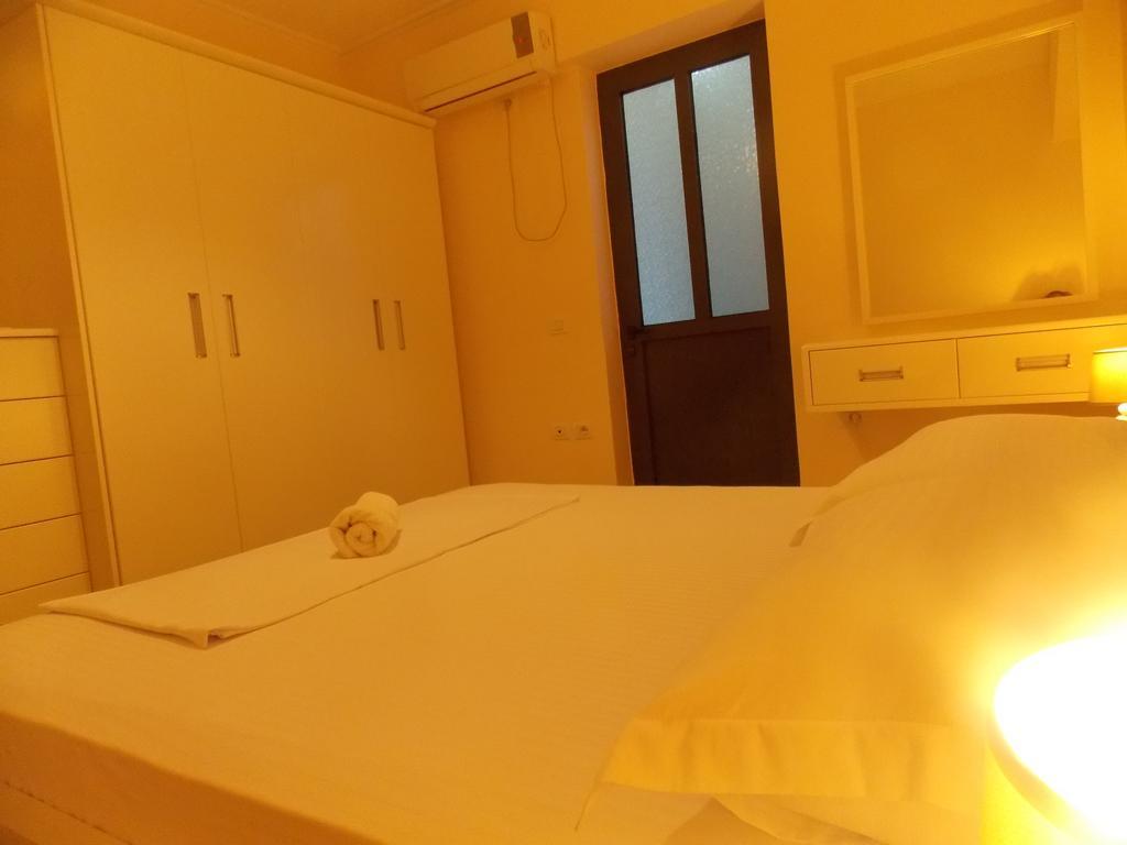 Amber Apartments Sarande Exterior photo
